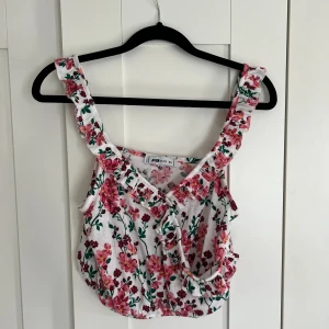 Topp - Super gullig topp som aldrig blivit använd