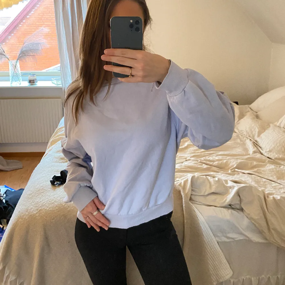 Ljusblå sweatshirt från Gina💕 . Tröjor & Koftor.