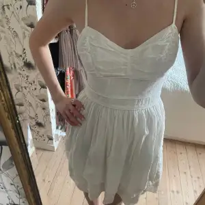 Fin vit klänning som passar bra till sommaren🌟🥰