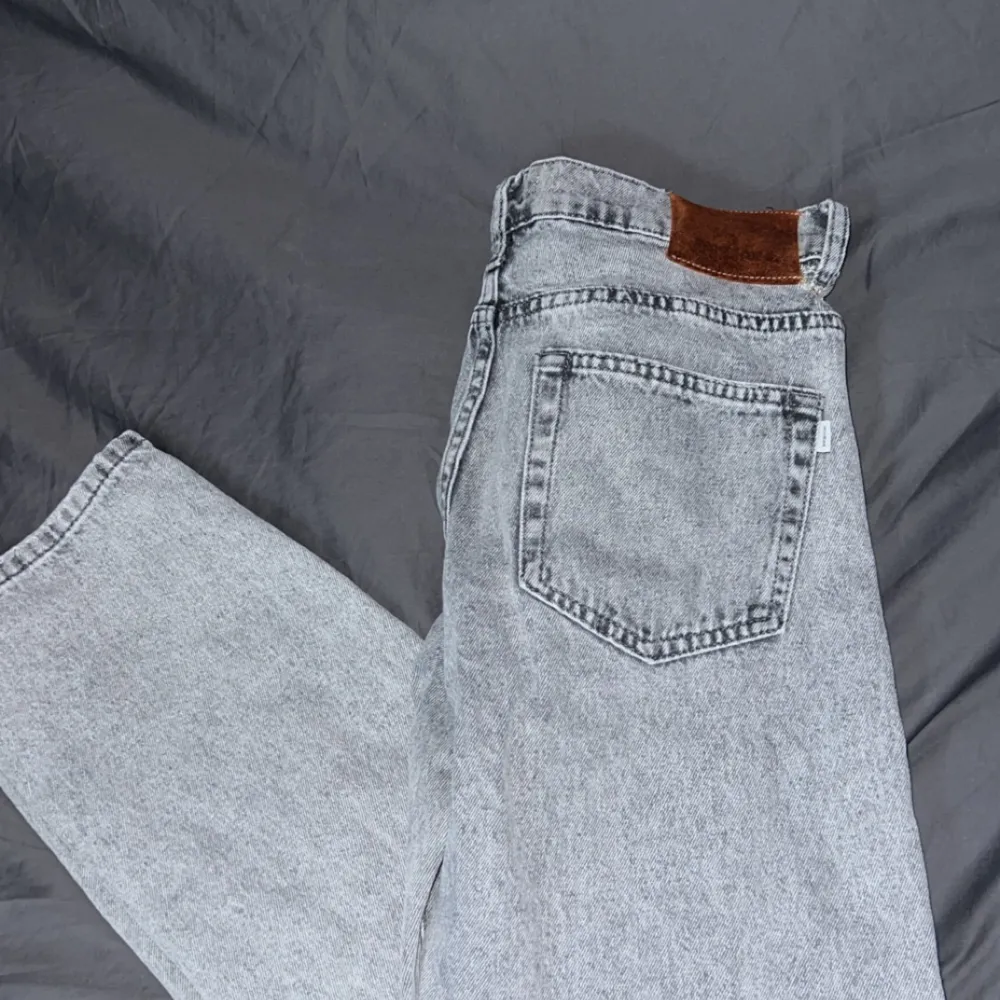 Schyssta woodbird jeans i storlek 29/32, nypris≈ 1000kr Hör av dig vid frågor osv😊. Jeans & Byxor.