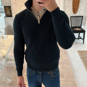 Zara Zip Up  - Pris: 299kr Nypris: 600kr M