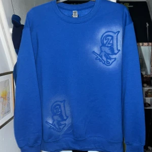 Arieaty Långärmad  - Säljer denna feta Arieaty tröja, den går inte att få tag på längre vilket gör den väldigt unik. 