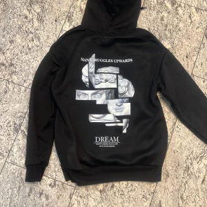 Dream hoodie - Köpt för 499 storlek s oversize fint skick