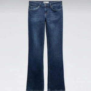 JEANS ZW BOOTCUT - Säljer dessa jeans som inte kommer till användning, använda fåtal gånger och därav topp kvalitet! 