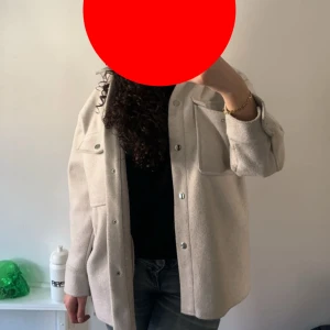 Säljer min fina kappa - Säljer min fina nästan oanvända zara kappa. Använd endast fåtal gånger. Fintskick. 