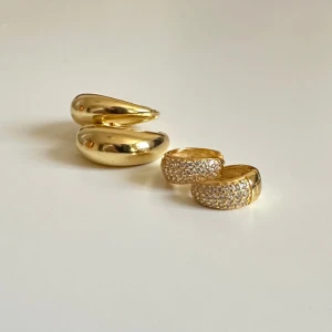 Örhängen - Guldörhängen. Sterling silver, pläterade i äkta guld😍🌟329 kr / styck. De stora är sålda❤️