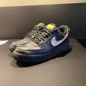 Airforce 1 - Af1 med som reflecterar i mörker osv Storlek 44 Skick 7/10