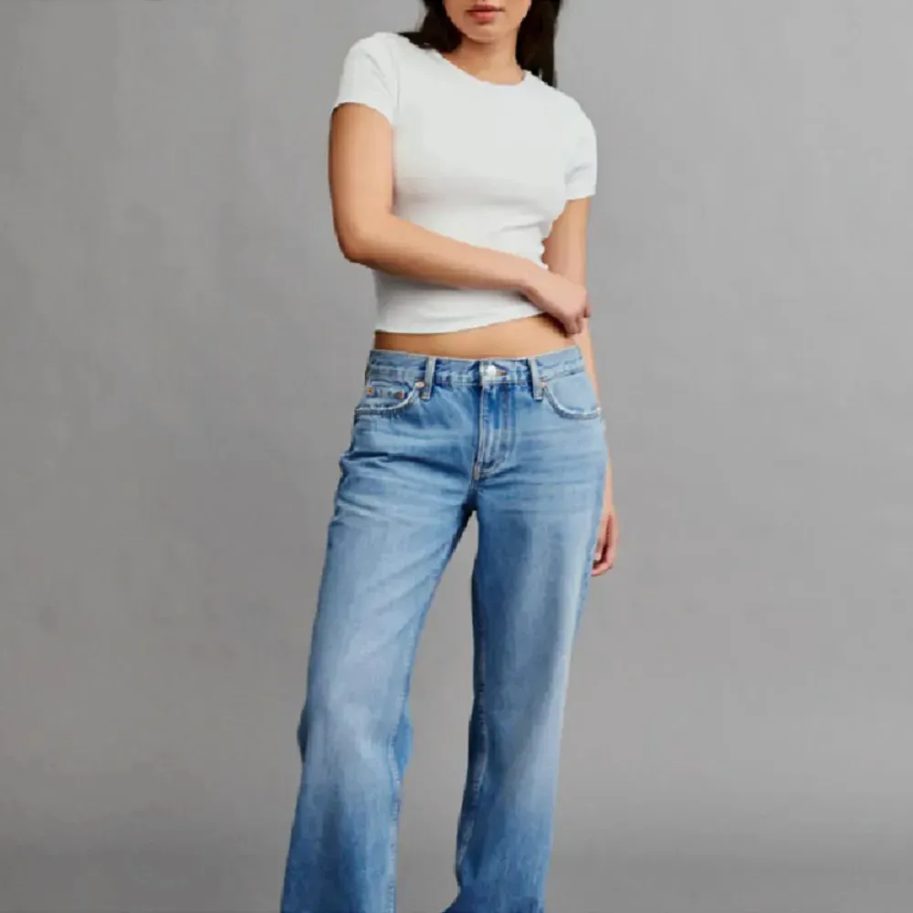 Supersnygga jeans! Använda en gång! Köpta för 500kr😍 Som nya💛. Jeans & Byxor.