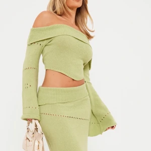 Off shoulder topp - Super fin långärmad topp från PLT, sälder då den vart alldeles för liten, helt ny med lappen på. 