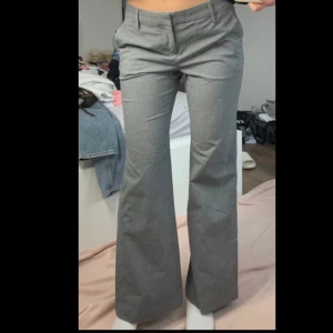 Kostymbyxor  - Konstymbyxor