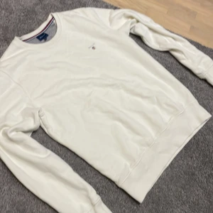Gant Collage Tröja - Fläckfri,snygg och bekväm gant collage tröja till salu för 250kr exklusive frakt Strlk-M (passar small bra) 