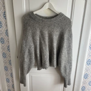 Stickad tröja - Grå stickad tröja från hm 