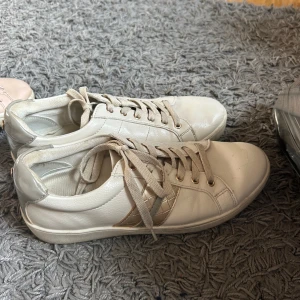 Skor - Fina skor ifrån din sko, storlek 39