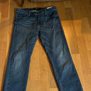 Jag säljer mina fina Replay jeans för 750kr, i storleken W31 L32 Använda ett par gånger men saknar skador