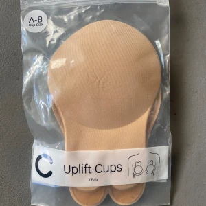 Klister bh - Upplift cups Strl A-B. Endast provade. Med klister på baksidan 