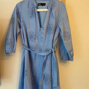 klänning zara  - super söt klänning fårn zara 