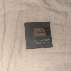 Isadora eyeshadow - Bara testad på handen, fin naturlig ögonskugga, nästan helt orörd.