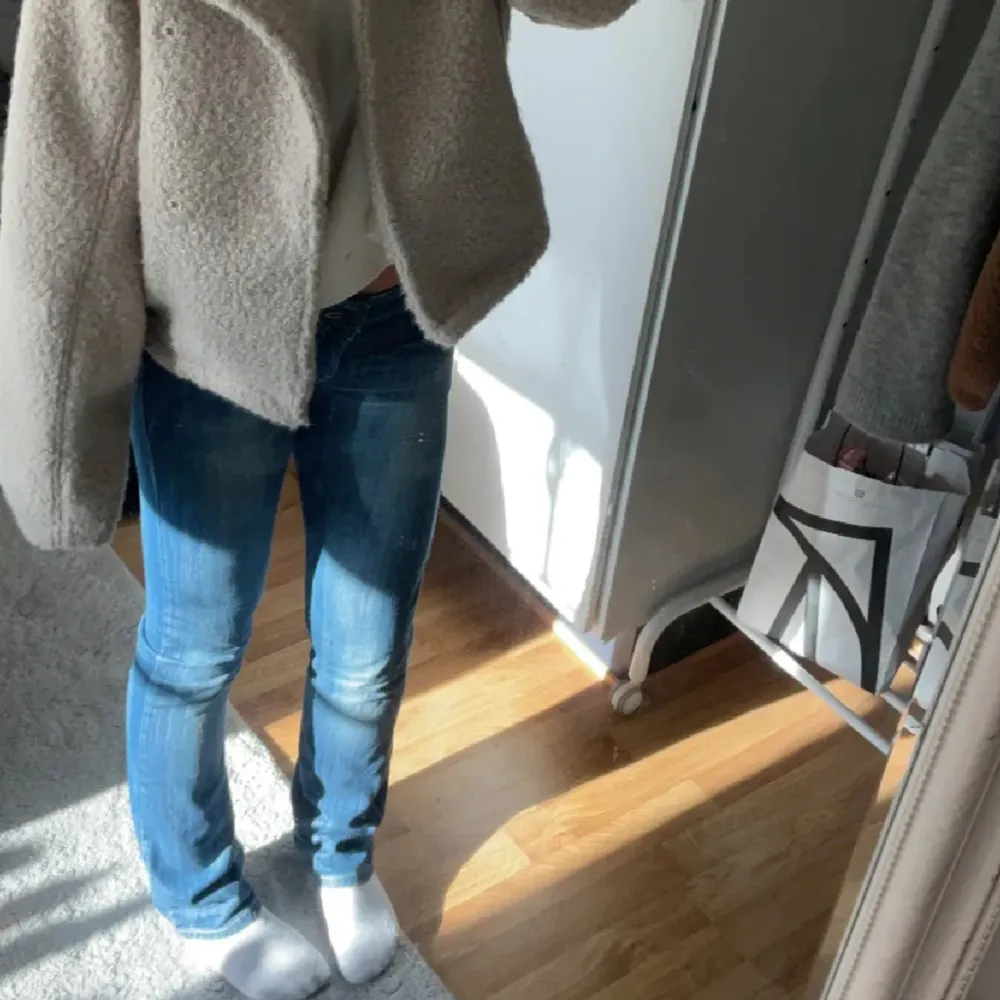 Vintage, köpta här på Plick och dom är relativt nya men jag har aldrig använt dom själv så därför är priset lite högre eftersom dom aldrig är använda❣️. Jeans & Byxor.