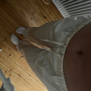 Satinbyxor - Beiga Satinbyxor/pyjamasbyxor från Gina tricot, nyskick! Stl s, 100kr