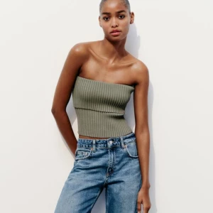 Ribbad tub topp zara - Ribbad tubtopp från Zara, strl S. Toppen är aldrig använd.