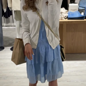 Blå sommarklänning - Blå gullig sommarklänning som ej kommer till användning💙🤍Köpte för ca 700-800