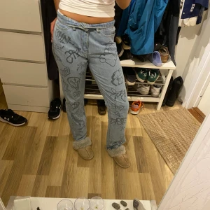 Jeans - Högmidjade jeans 