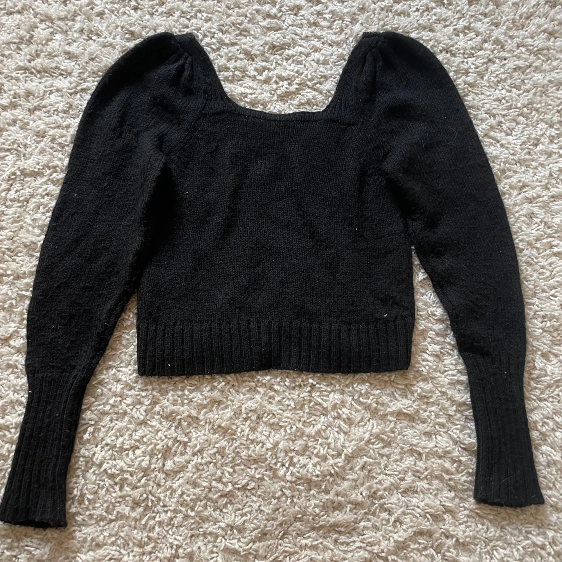 Stickad svart tröja 