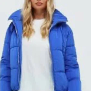 Puffjacka - En jättefina jacka från Nelly.  Passar både xs och s. Skriv för fler bilder. 💓