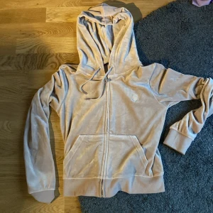 juciy couture kofta - ganska ny, kan sänka pris💖