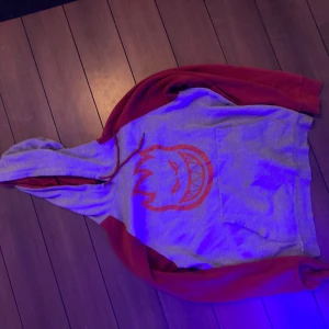 Spitfire Hoodie - Bra skick. Använt några gånger.