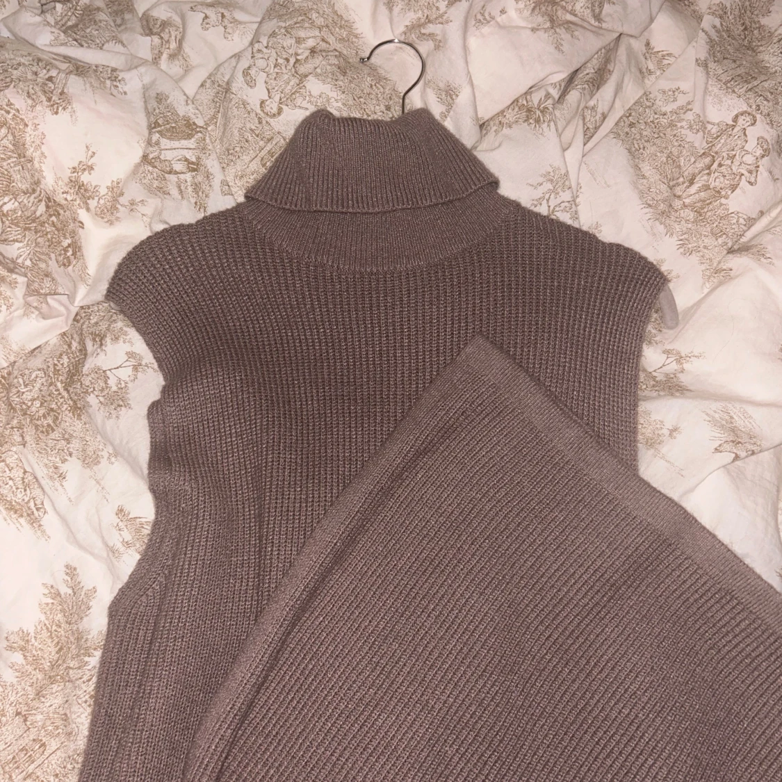 Stickad poloklänning