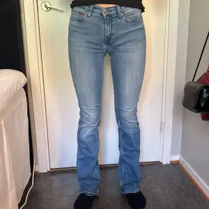 Mid rise bootcut jeans från Tommy hilfiger🩷🩷jätte stretchiga 