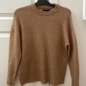 Stickad tröja - Stickad tröja, säljer då den inte kommer till användning. Storlek XS, passar S också! 