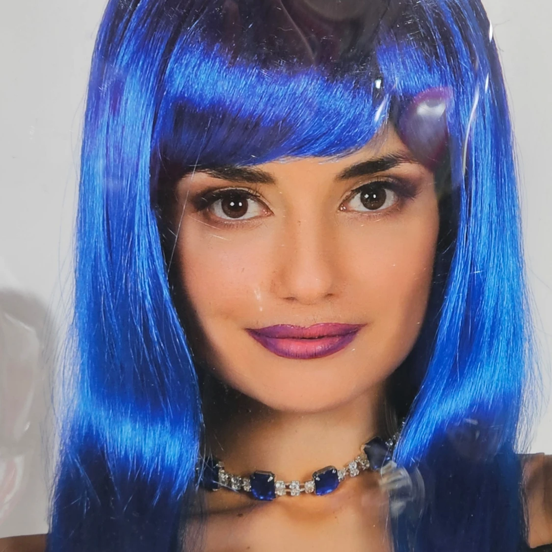 Söker blålila peruk - 90