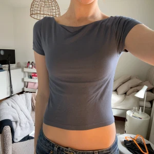 Superfin lite kortare tröja💙 - Säljer denna tröjan då den inte kommer till användning längre. Endast använd en gång💗 Pris kan diskuteras!