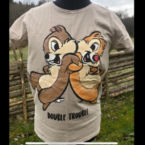 Oversized t-shirt - Söt oversized t-shirt med Piff och Puff tryck. Den är använd men fortfarande ganska bra skick. 