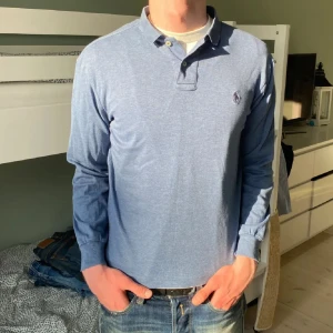 Ralph Lauren tröja - Asgo långärmad piké från Ralph Lauren i väldigt bra skick🙌 