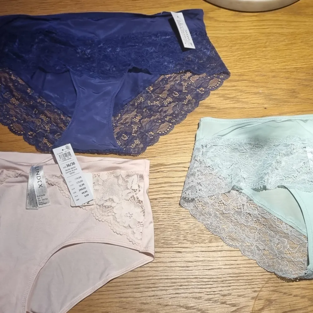 3 helt nya trosor med Prislappen kvar  2 från Change MyPanties modell;Hailey Tai färg:blueprint storlek S Andra trosan myPanties modell: Hailey Tai  Färg:Bluetooth Haze 85%polyamid15% Elastan  Ljusrosa trosa Lindex storlek 36/38 . Övrigt.