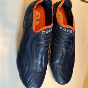 Copa Sense+ använda endast några gånger, inga fel på skorna men säljer dem för att de var för stora för mig. Nypris 2800