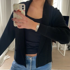 Kofta - Svart kort kofta, aldrig använd