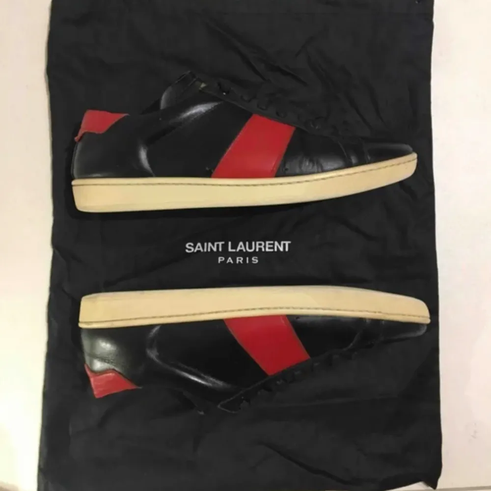 Storlek 40 sl/02 super limeterad men eftertraktad saint Laurent sko.. Skor.