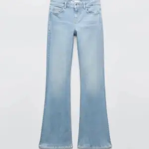Ljusblåa Lågmidjade jeans från Zara💕