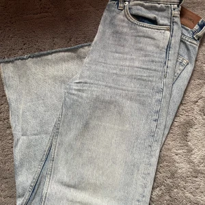 Monki jeans  - Jättefina Jeans från Monki i storlek S/M. I mycket bra skick. Köpta för 449kr säljer för 189kr. 