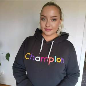 Mysig hoodie från champion i stl M. I bra skick 