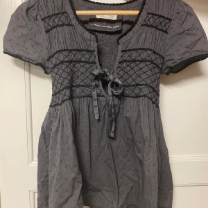 Odd molly blus - Så söt odd molly blus i stolen Xs-S skulle jag säga, blusen är i toppenskick🩶🖤🤍