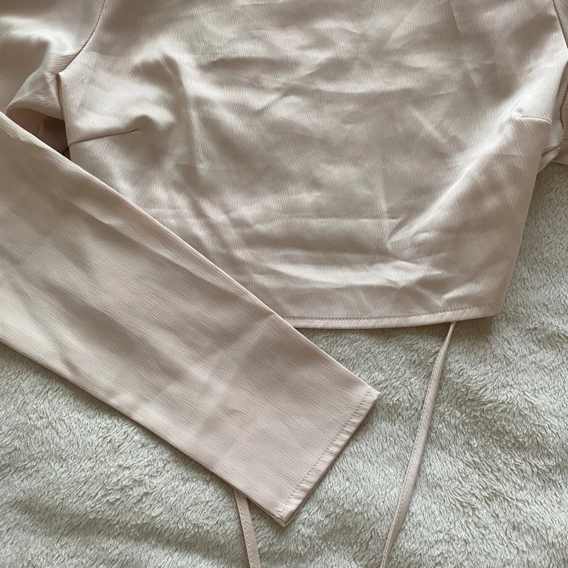 Rygglös satin topp - 90