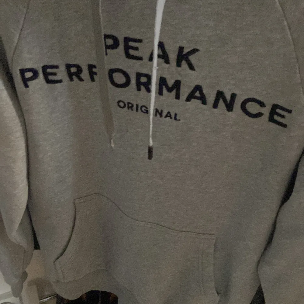 Skön hooide från Peak performance för bra pris 👌🔥. Hoodies.