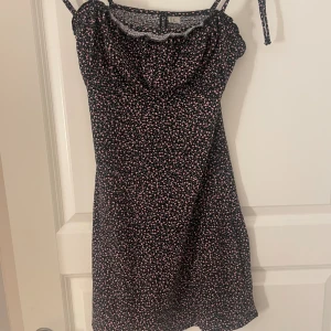 Sommar kjlänning - Säljer denna fina sommarklänningen!