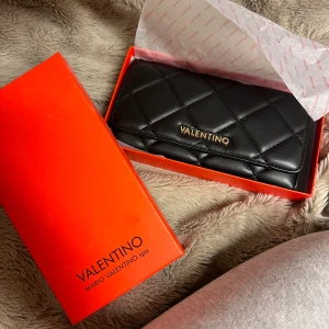 Plånbok - Fin plånbok från valentino❤️