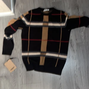 Burberry tröja - Fin tröja i väldigt bra skick och används knappt